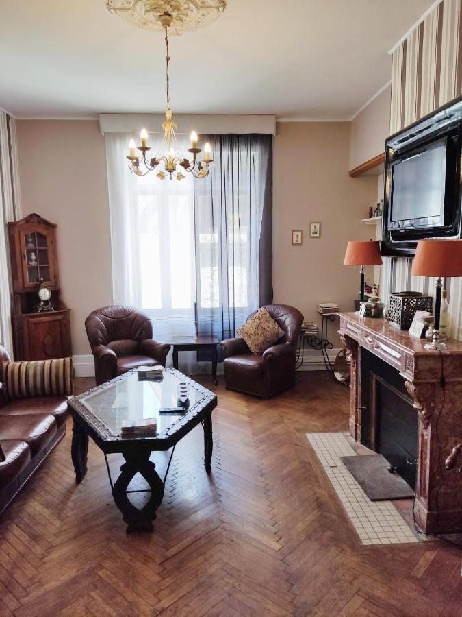 Castillonnès L'Entree Chambres D'Hotes Bar & Restaurant מראה חיצוני תמונה