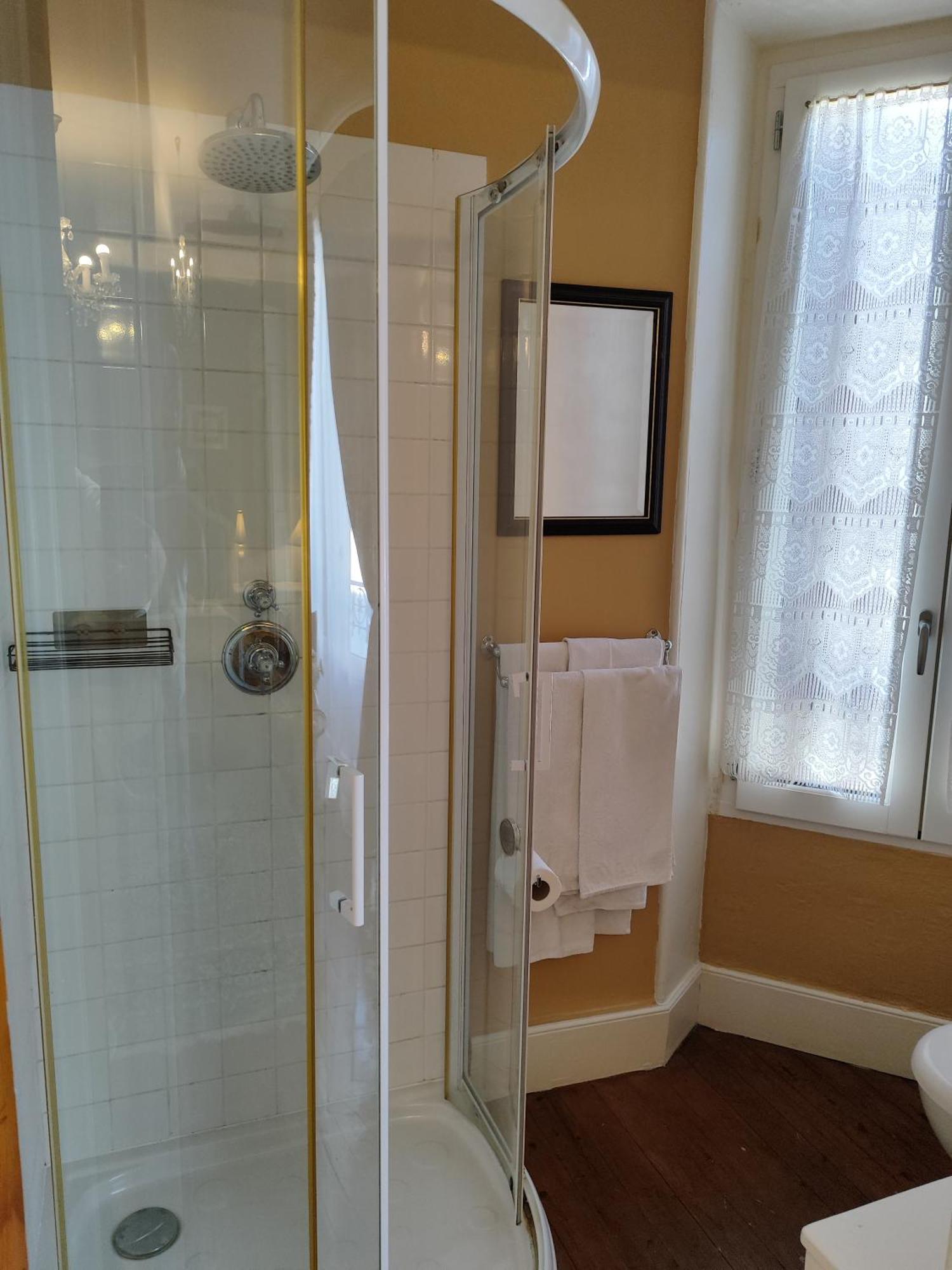 Castillonnès L'Entree Chambres D'Hotes Bar & Restaurant מראה חיצוני תמונה