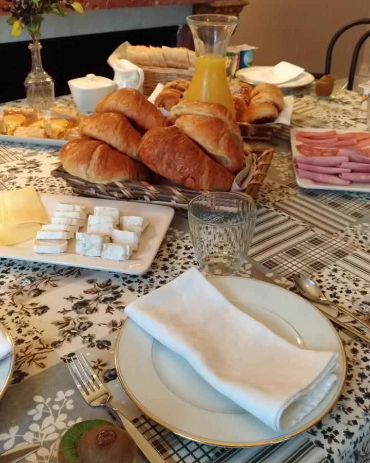 Castillonnès L'Entree Chambres D'Hotes Bar & Restaurant מראה חיצוני תמונה